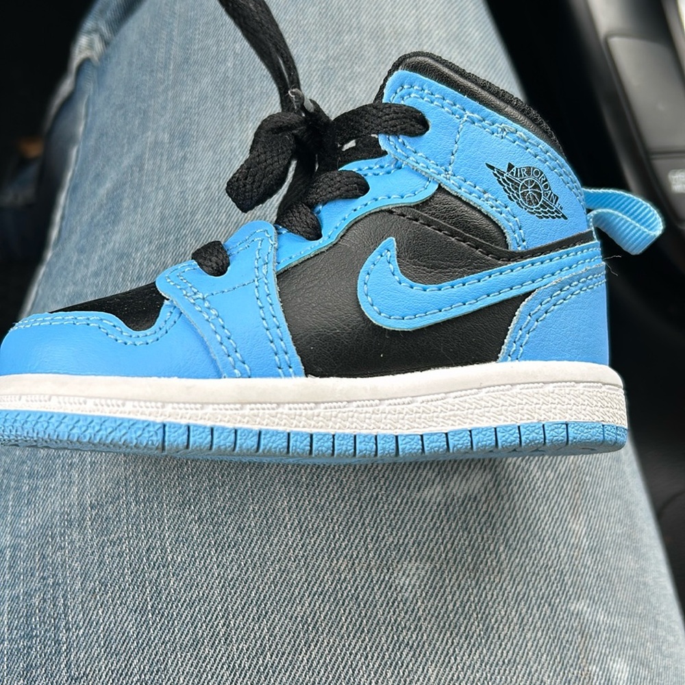 Nike blk/blue size 3.5C